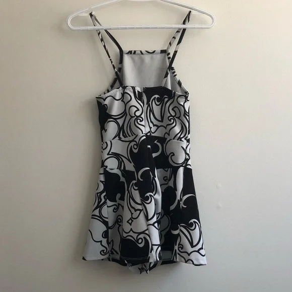 *SOLD* Patterned Romper - Picture 4 of 5
